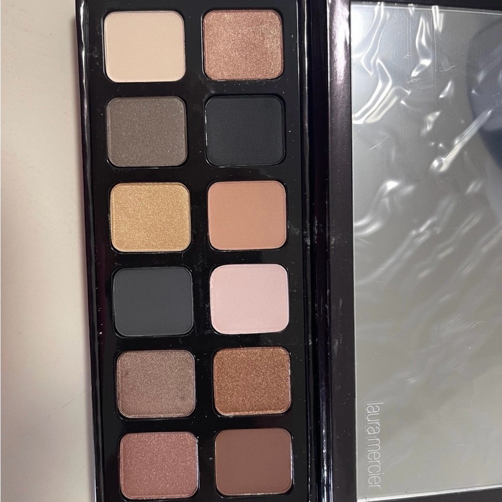 Laura Mercier Eyeshadow Palette - Eye Art Caviar Colour Inspired Edition